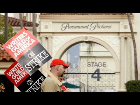 VIDEO : NBCU Boss Steve Burke Thoughts On Writers Strike