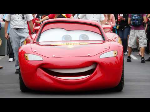 VIDEO : Lightning McQueen Has Crisis In ?Cars 3? Trailer