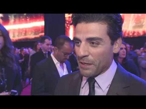 VIDEO : Oscar Isaac Doesn't Know Who Gary Barlow Is?