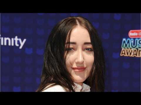 VIDEO : Noah Cyrus Gives Shout Out To Dad