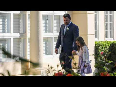 VIDEO : Ben Affleck takes daughter to father-daughter dance