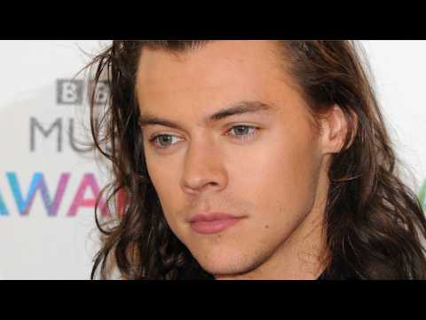 VIDEO : Harry Styles Releases First Video!