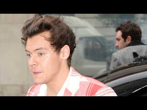 VIDEO : Harry Styles Releases Lonely 
