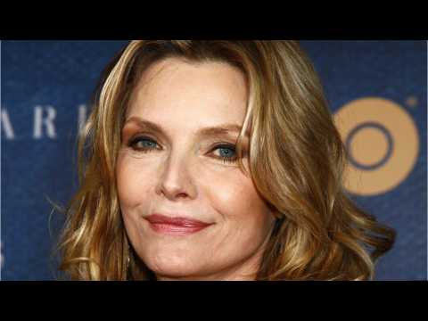 VIDEO : Michelle Pfeiffer Hits The Red Carpet, Discusses 'Daunting' Role Prep For Latest Film