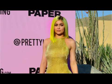 VIDEO : Kylie Jenner's Recent Photo Leaves Fans Wondering About A Boob Job