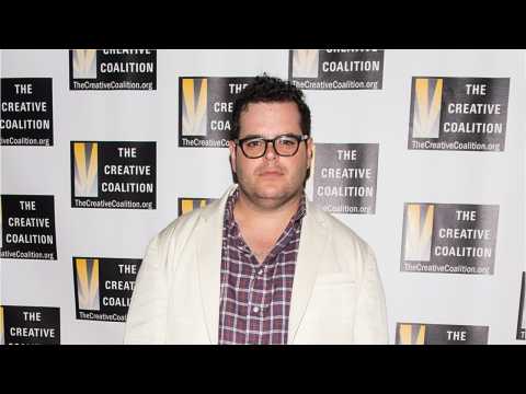 VIDEO : Josh Gad Reveals The Truth About Penguin Teases
