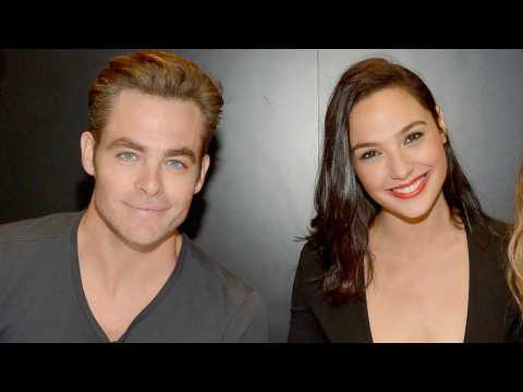 VIDEO : Chris Pine Appears In New 'Wonder Woman' Photos