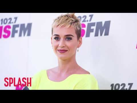 VIDEO : Katy Perry In Talks to Judge American Idol