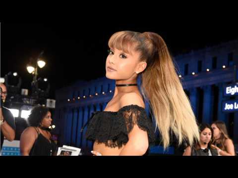 VIDEO : Ariana Grande Fans Rally In Wake Of Manchester Bombing