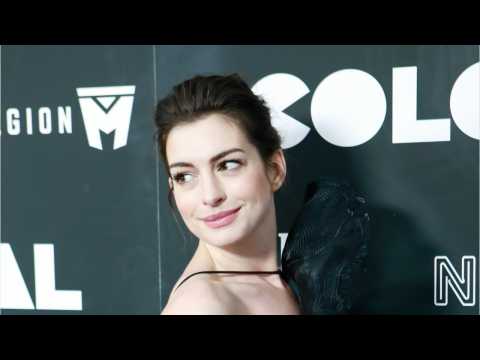 VIDEO : Anne Hathaway To Produce New Comedy About Tinder