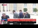 François Bayrou manque de trébucher après une déclaration d'Edouard Philippe (vidéo)