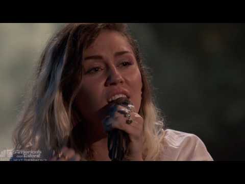 VIDEO : Miley Cyrus Dedicates 'The Voice' Performance To Manchester Victims