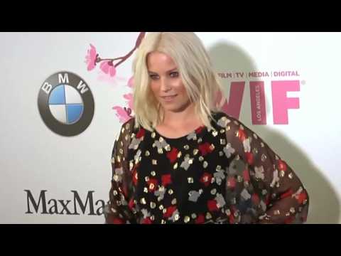 VIDEO : Twitter Calls Out Elizabeth Banks