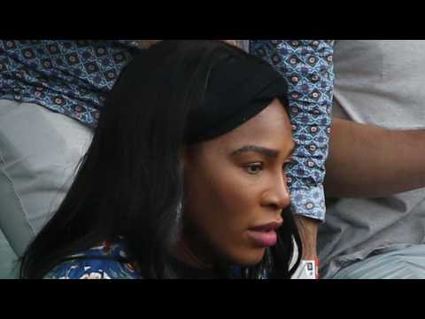 VIDEO : Pregnant Serena Williams Slays The Court