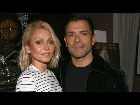 VIDEO : Kelly Ripa & Mark Consuelos Son's Graduate Middle School