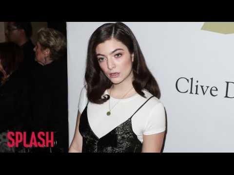 VIDEO : Lorde's 'Foundation Rocked' After Haters Targeted Her Appearance