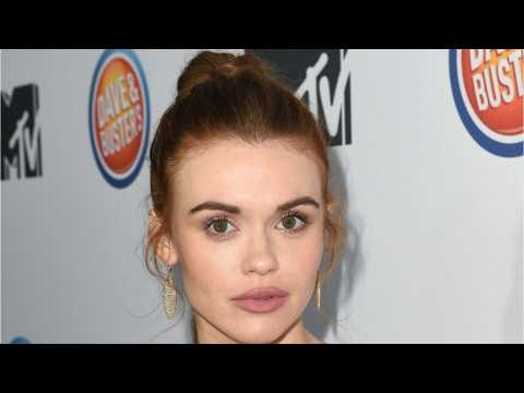 VIDEO : Holland Roden Named Star Of Amazon's Lore