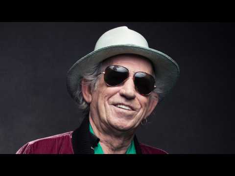 VIDEO : Keith Richards Auctions Goods