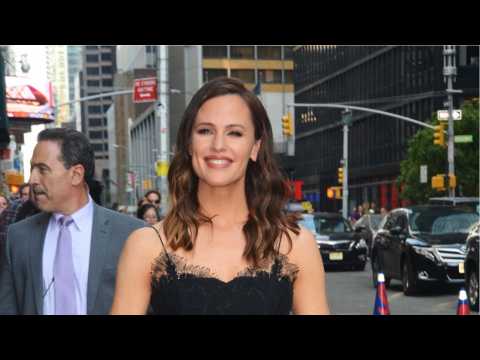 VIDEO : Jennifer Garner Speak Out On Post-Affleck Dating Story