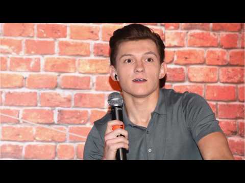 VIDEO : Tom Holland Flaunts Muscle & Reveals On Set Stories