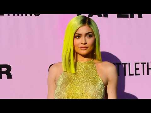 VIDEO : Kylie Jenner Posts Lingerie Pic
