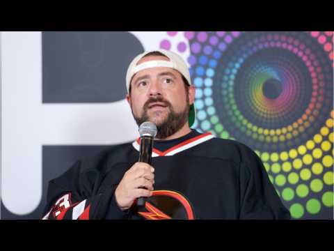 VIDEO : Kevin Smith Breaks Down Differences Between CW Superhero Shows