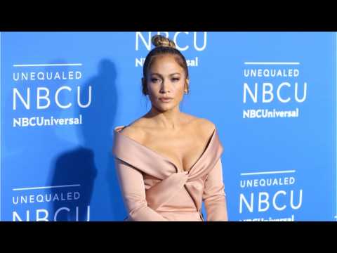 VIDEO : Jennifer Lopez Calls Drake Her 'Booty Call' During Concert