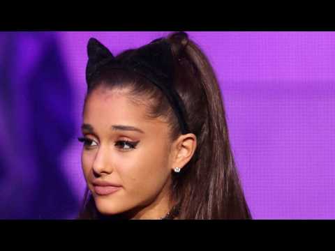 VIDEO : Ariana Grande Visits Manchester Victims