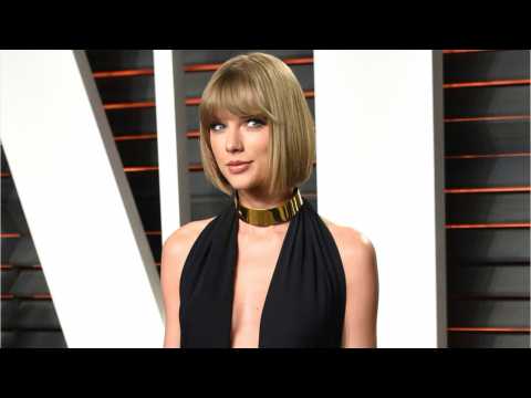 VIDEO : Taylor Swift Out With Rumored Boyfriend Joe Alwyn