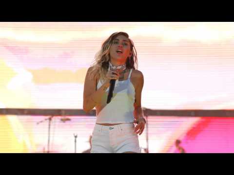 VIDEO : Miley Cyrus Reveals News On The Radio