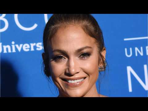 VIDEO : Jennifer Lopez FaceTimes With Alex Rodriguez