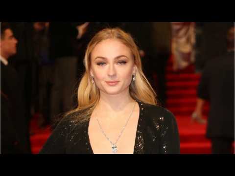 VIDEO : Sophie Turner Opens Up About Dating Joe Jonas