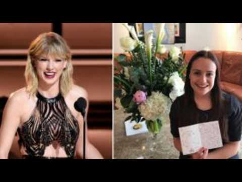 VIDEO : Taylor Swift Sent Graduation Card To Miami Fan