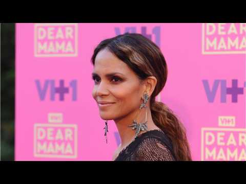 VIDEO : Halle Berry Strips Down For Nina Simone Tribute