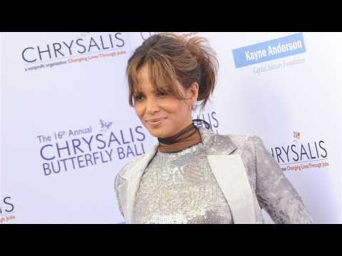 VIDEO : Halle Berry Sparks Pregnancy Rumors