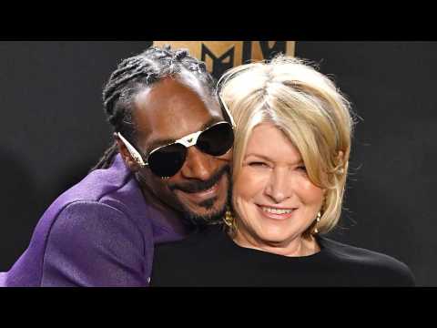 VIDEO : Martha Stewart On Dating And Snoop Dogg