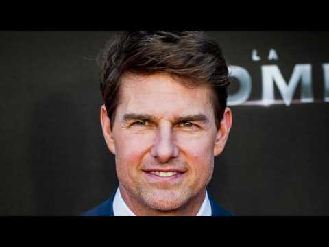 VIDEO : Tom Cruise As A Drug-Peddling Pilot