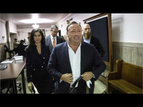 VIDEO : What Was It Like To Watch The Election From Alex Jones' Bunker?