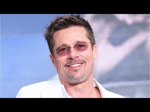 VIDEO : Brad Pitt Delivers Grim Weather Report On 'Jim Jefferies Show'