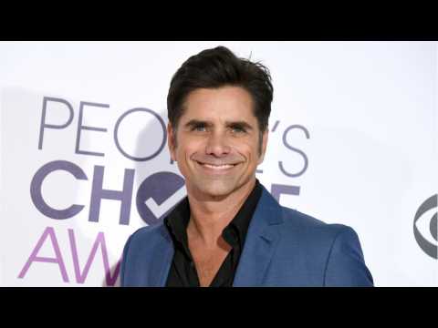VIDEO : John Stamos To Host 4th of July Bash