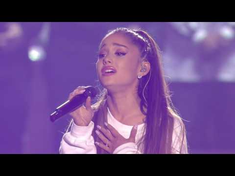 VIDEO : Ariana Grande and Katy Perry Perform At Manchester Benefit Concert