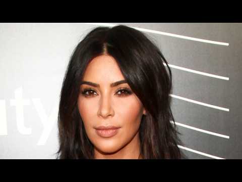 VIDEO : Kim Kardashian Tries Cupping Facials
