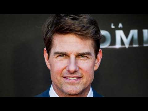 VIDEO : Tom Cruise Teases Volleyball Scene