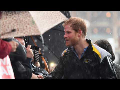 VIDEO : Prince Harry Greeted In Sydney During Pouring Rain