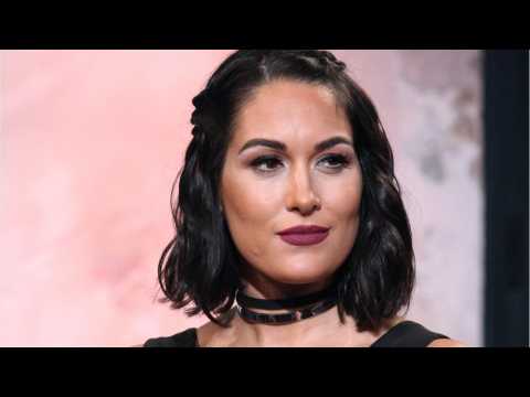 VIDEO : Brie Bella Celebrates Daughter Birdie's First Month