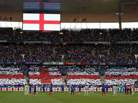 VIDEO : Vido : Le Stade de France rend hommage  l'Angleterre en reprenant God Save The Queen