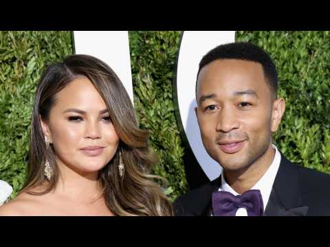 VIDEO : John Legend & Chrissy Teigen's Daughter Pitches For Mariners