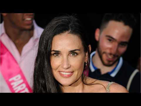 VIDEO : Demi Moore: I Lost BOTH Of My Front Teeth Due To Stress