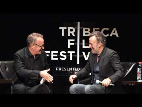 VIDEO : Tom Hanks And Bruce Springsteen Commemorate Jonathan Demme