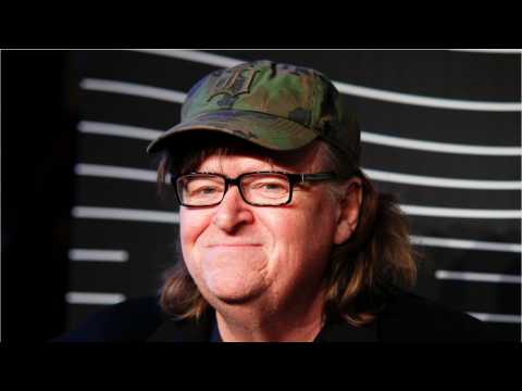 VIDEO : Michael Moore Takes Broadway